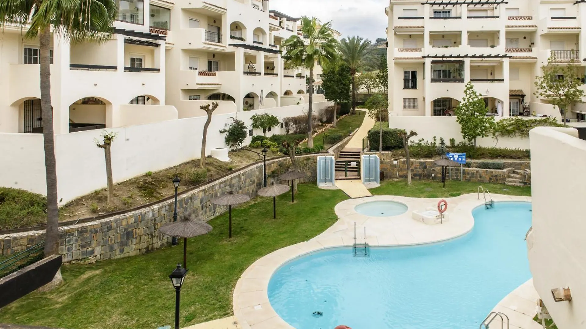 Bt Balzekas Tennis Residencial Duquesa Holiday Vibes San Luis de Sabinillas 0*,  Espanha